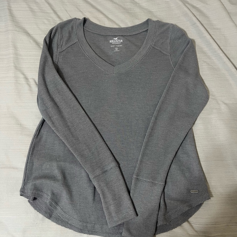 Hollister Gray Long Sleeve Tee Comfortable Casual Wear